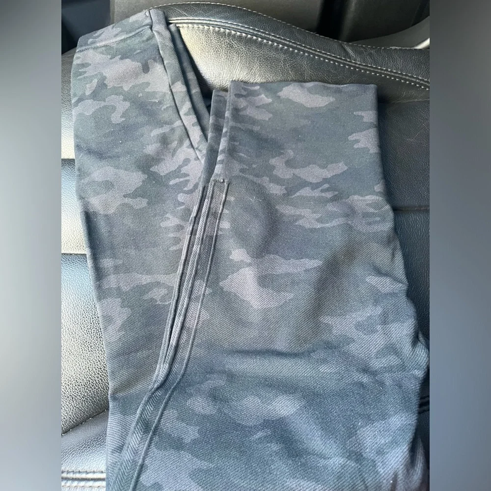 Spanx Seamless Look At Me Now Camo Leggings - Picture 6 of 10